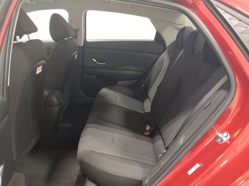 Used 2025 Hyundai Elantra SE FWD image 18