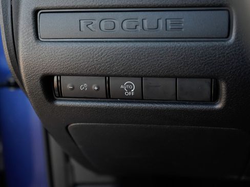 Used 2023 Nissan Rogue S AWD/4WD image 18