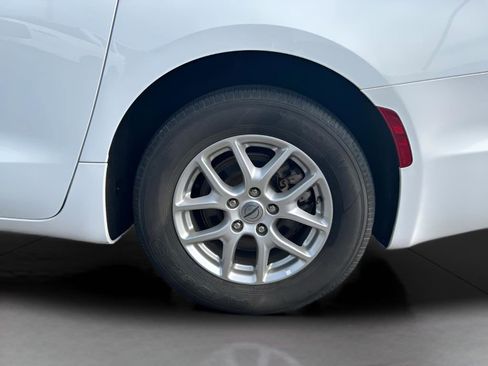 Used 2023 Chrysler Pacifica Touring-L FWD image 28