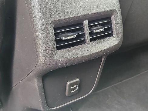 Used 2024 Chevrolet Equinox LT image 27