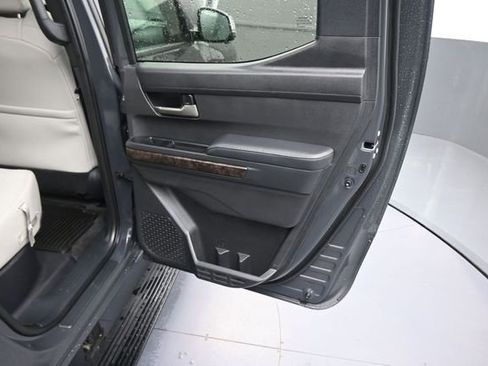 Used 2024 Toyota Tacoma Limited w/ Limited Package (LT) AWD/4WD image 15