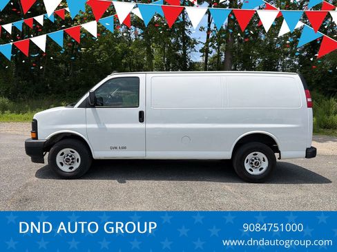 Used 2017 GMC Savana 2500 RWD image 1