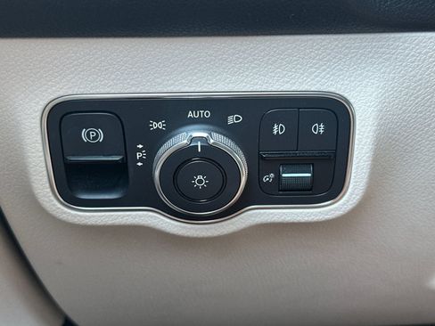 Used 2022 Mercedes-Benz GLB 250 image 30