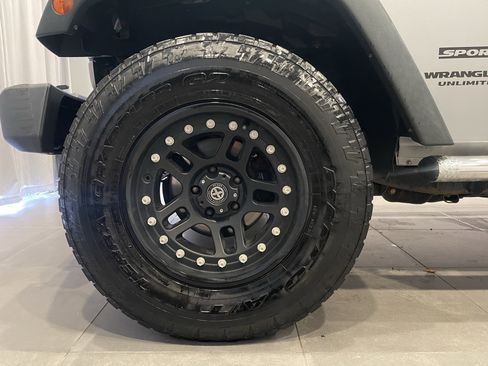Used 2014 Jeep Wrangler Unlimited Sport w/ Quick Order Package 24S AWD/4WD image 7