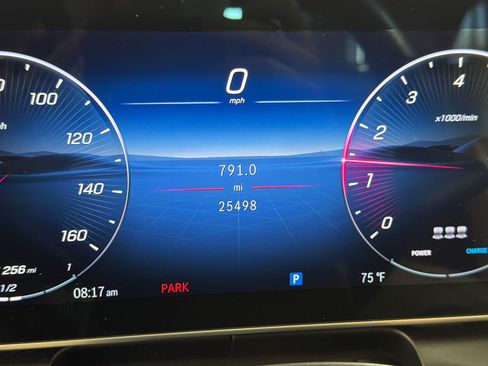 Used 2025 Mercedes-Benz GLC 300 4MATIC image 22