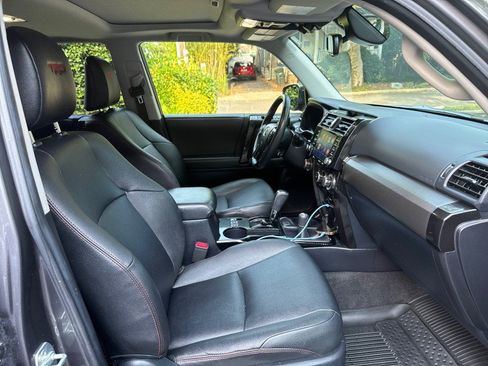 Used 2020 Toyota 4Runner Venture w/ Moonroof Package AWD/4WD image 29