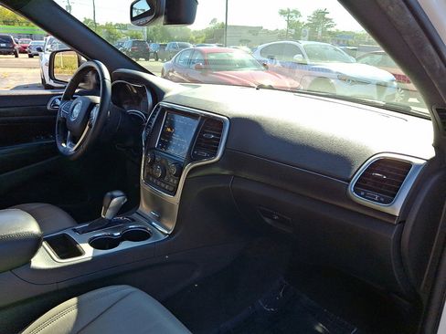 Used 2018 Jeep Grand Cherokee Laredo image 11