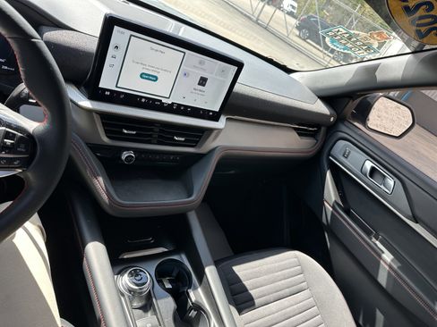 Certified 2025 Ford Explorer ST-Line AWD/4WD image 11