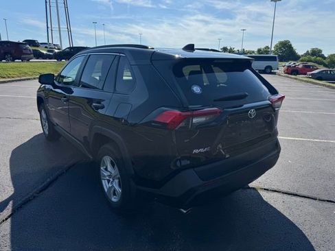 Used 2020 Toyota RAV4 XLE w/ Convenience Package FWD image 5