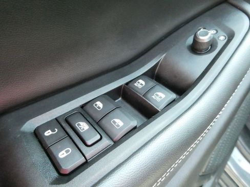 Used 2023 Jeep Grand Cherokee L Limited AWD/4WD image 23