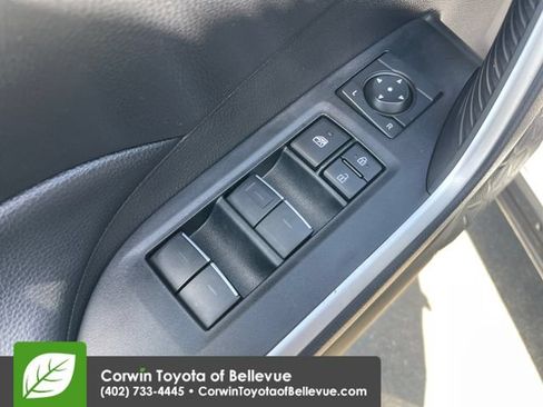 Used 2025 Toyota RAV4 XLE AWD/4WD image 19