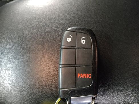 Used 2017 Dodge Journey SE w/ Flexible Seating Group image 32