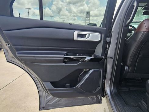 Used 2021 Ford Explorer Platinum w/ Equipment Group 601A AWD/4WD image 16