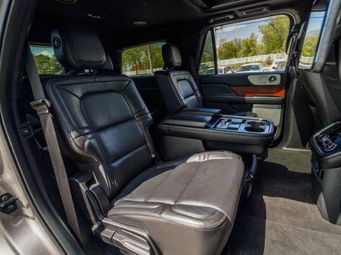 Used 2019 Lincoln Navigator Reserve AWD/4WD image 32