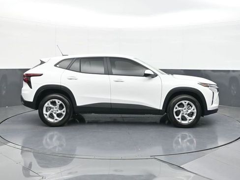 New 2026 Chevrolet Trax LS w/ LS Convenience Package FWD image 16