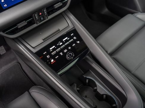New 2026 Porsche Macan Electric RWD image 25