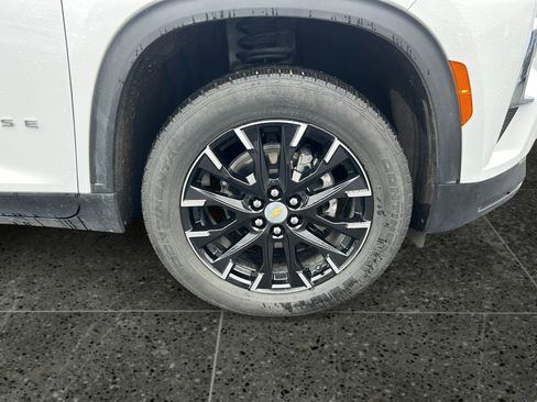 Certified 2025 Chevrolet Traverse LT w/ Sun and Wheel Package image 9