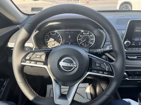 New 2025 Nissan Altima 2.5 SR image 15