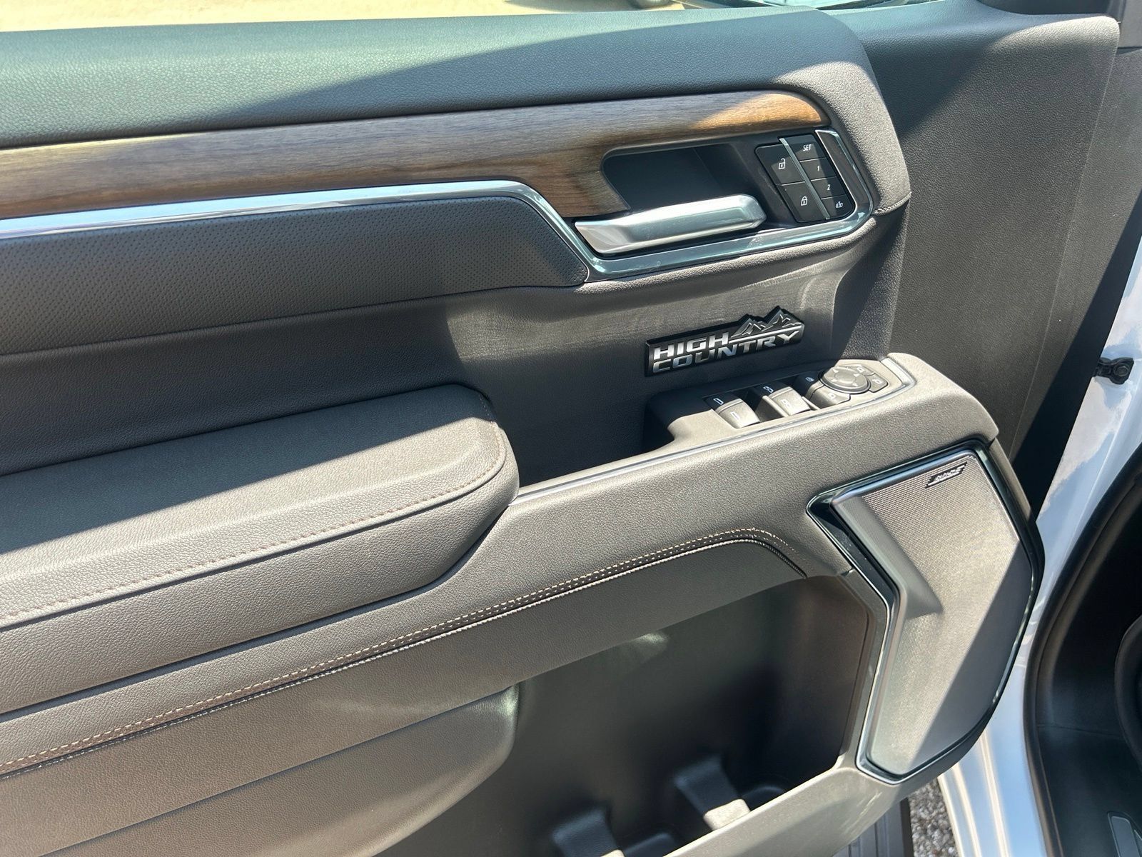 New 2026 Chevrolet Silverado 1500 High Country w/ High Country Premium Package AWD/4WD image 11
