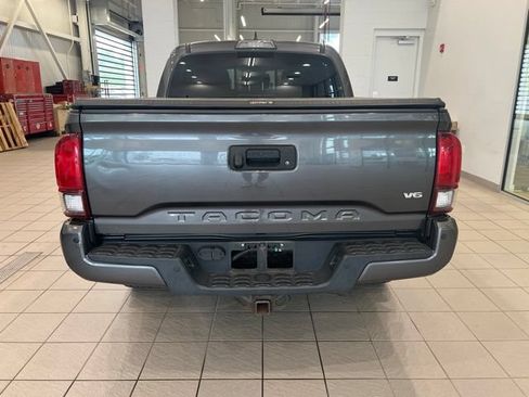 Used 2018 Toyota Tacoma TRD Off-Road w/ Technology Package AWD/4WD image 6