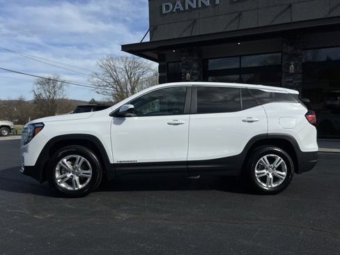 Used 2024 GMC Terrain SLE image 13
