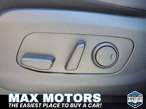 Used 2024 Kia Carnival EX FWD image 19