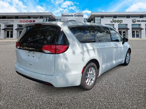 New 2026 Chrysler Voyager LX image 8
