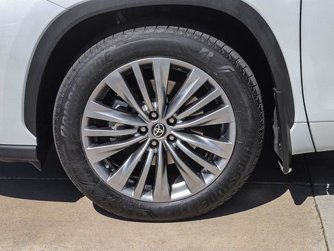 Used 2022 Toyota Highlander Platinum AWD/4WD image 10