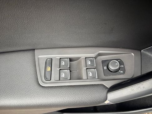 Used 2018 Volkswagen Tiguan SEL image 13