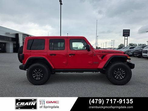 Used 2025 Jeep Wrangler Unlimited Rubicon AWD/4WD image 8