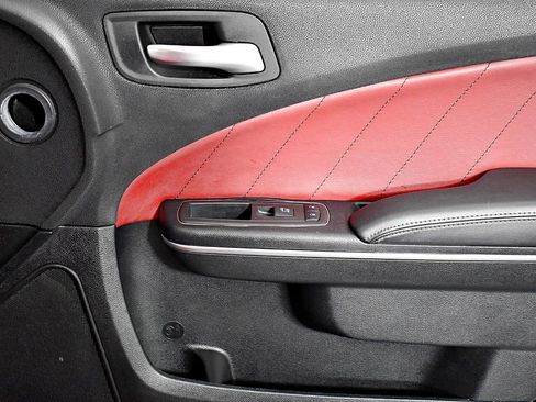 Used 2018 Dodge Charger SXT image 35