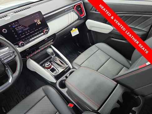 Used 2024 GMC Canyon AT4X AWD/4WD image 12