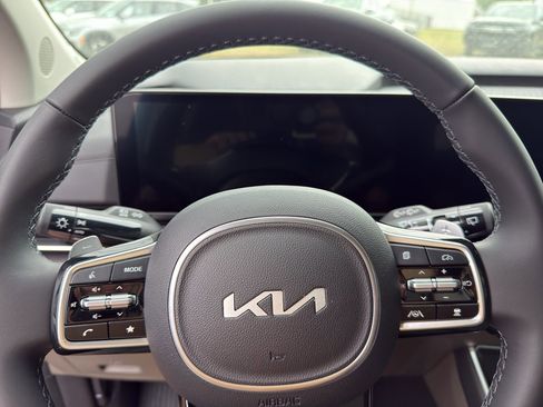 New 2026 Kia Carnival EX image 16