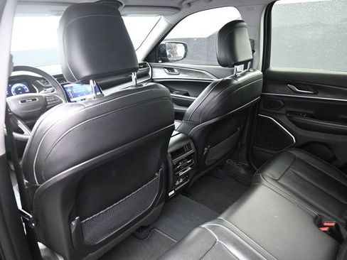 Used 2023 Jeep Grand Cherokee Limited w/ Black Appearance Package image 38