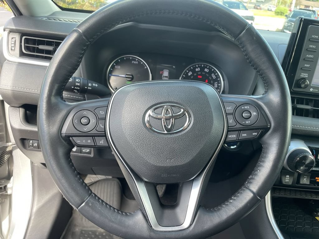 Used 2021 Toyota RAV4 XLE w/ Convenience Package AWD/4WD image 16