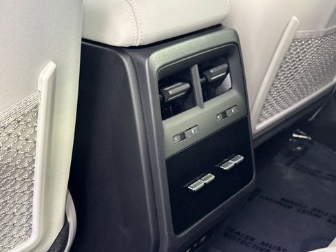 Certified 2024 Porsche Macan 4 Electric image 15