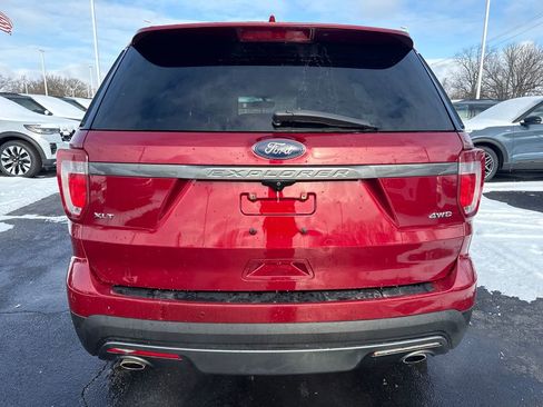 Used 2017 Ford Explorer XLT w/ XLT Technology Feature Bundle image 8