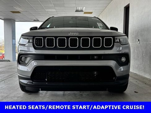 Used 2023 Jeep Compass Latitude image 2