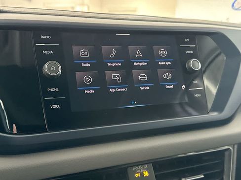 Certified 2023 Volkswagen Taos SE w/ Panoramic Sunroof Package FWD image 18