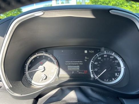 Used 2025 Toyota Highlander XLE image 25