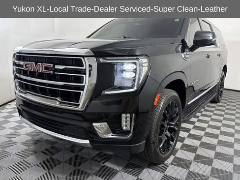 Used 2022 GMC Yukon XL SLT w/ SLT Luxury Package image 3