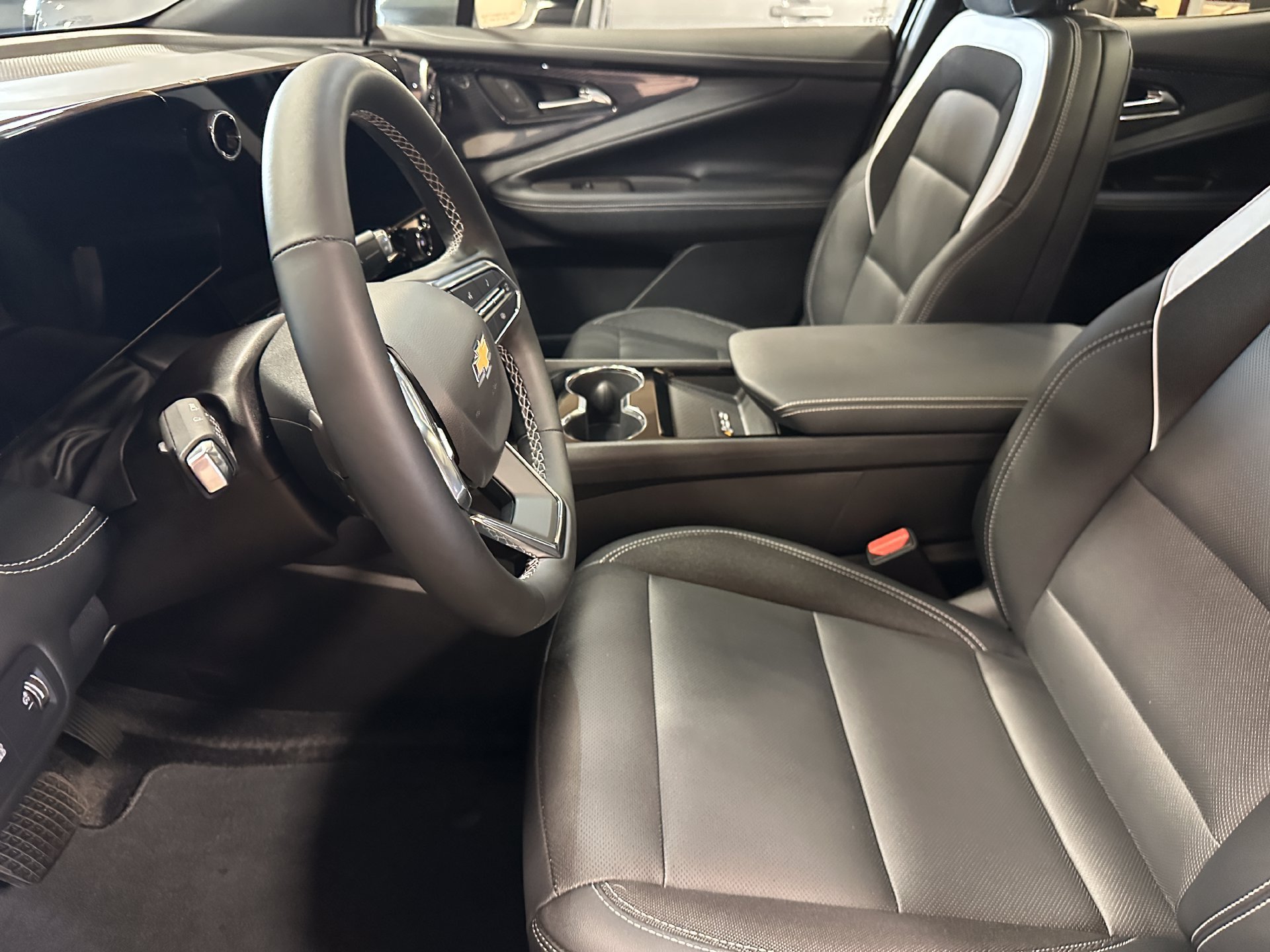 Used 2024 Chevrolet Blazer EV LT AWD/4WD image 16