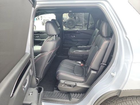 Used 2025 Honda Pilot TrailSport image 42