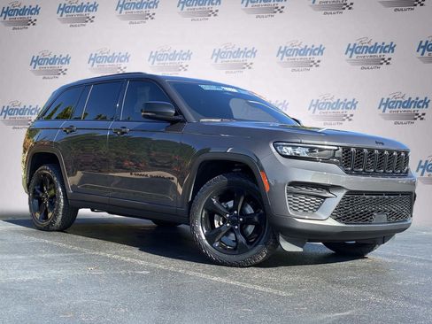 Used 2023 Jeep Grand Cherokee Altitude AWD/4WD image 2