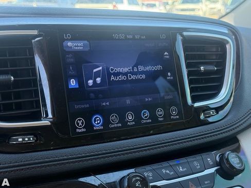 Used 2017 Chrysler Pacifica Limited image 20