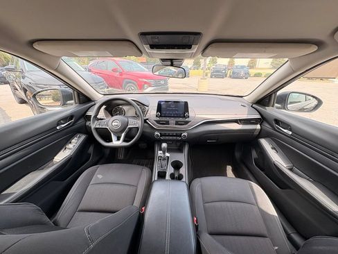 Used 2025 Nissan Altima 2.5 SV FWD image 27