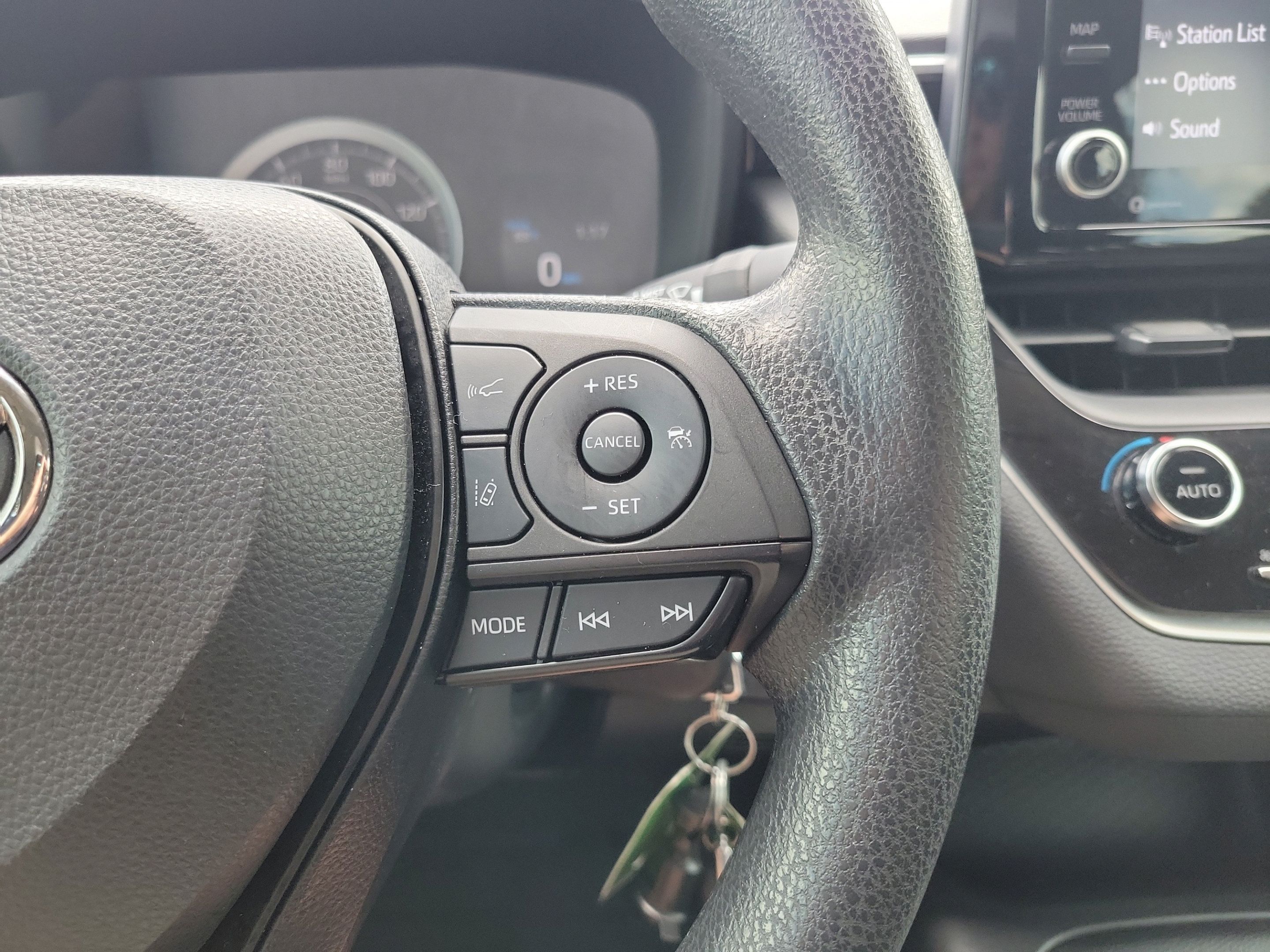 Used 2022 Toyota Corolla LE FWD image 22