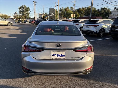 Used 2023 Lexus ES 300h F Sport w/ Accessory Package (Z2) FWD image 4