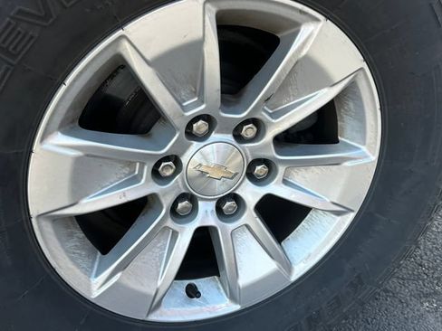 Used 2021 Chevrolet Silverado 1500 LT AWD/4WD image 24