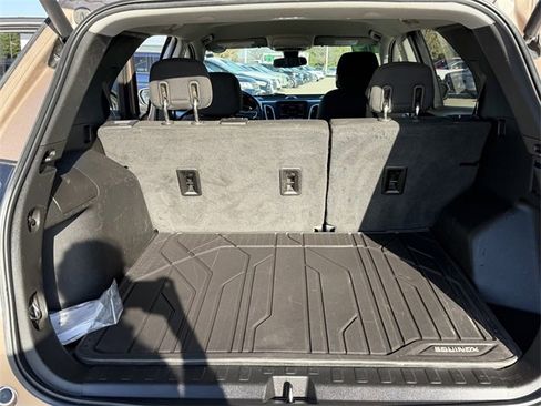 Used 2019 Chevrolet Equinox LT w/ Driver Convenience Package image 28